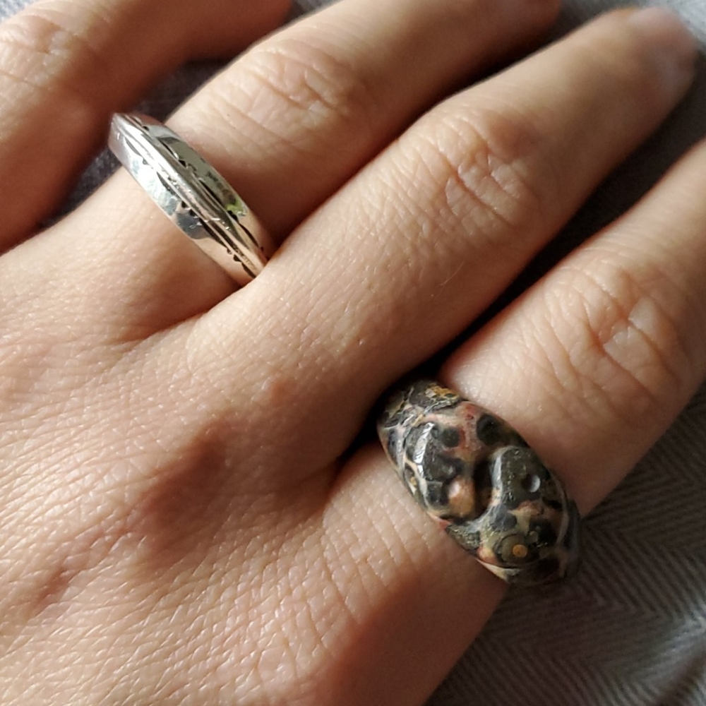 💙❤🧡 Carved ocean jasper ring